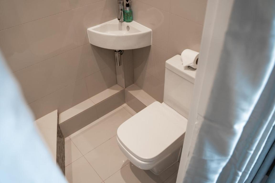 Perfectly Located Central Chester Town House -2Br Exterior photo