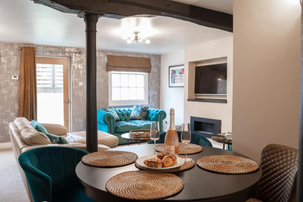 Perfectly Located Central Chester Town House -2Br Exterior photo