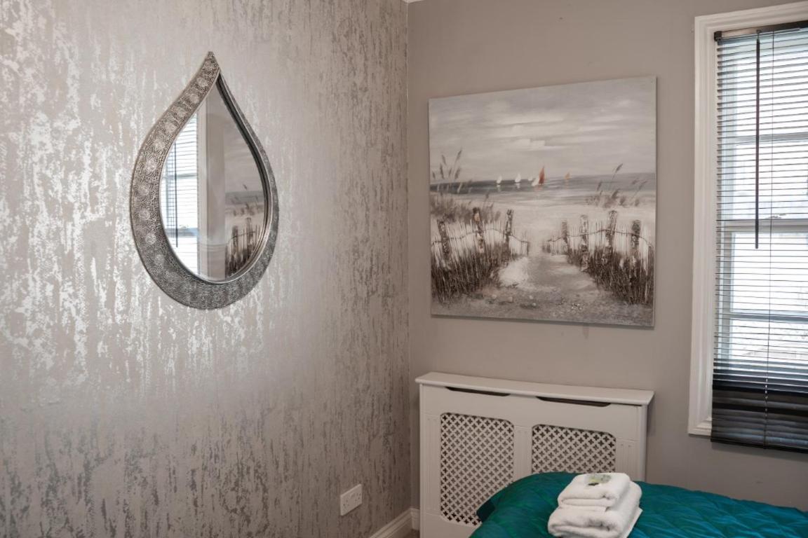Perfectly Located Central Chester Town House -2Br Exterior photo